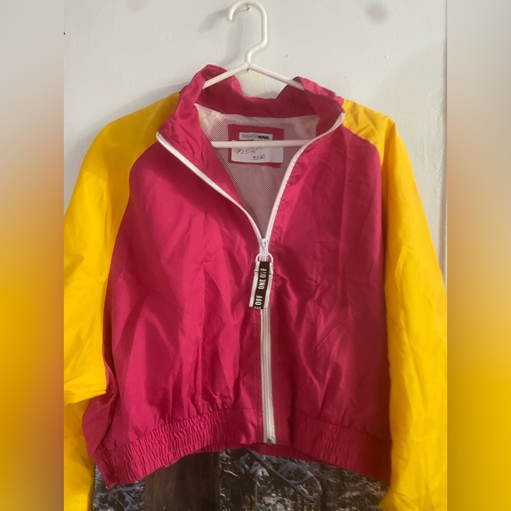 Cropped pink and yellow color block jacket. Size 1x.